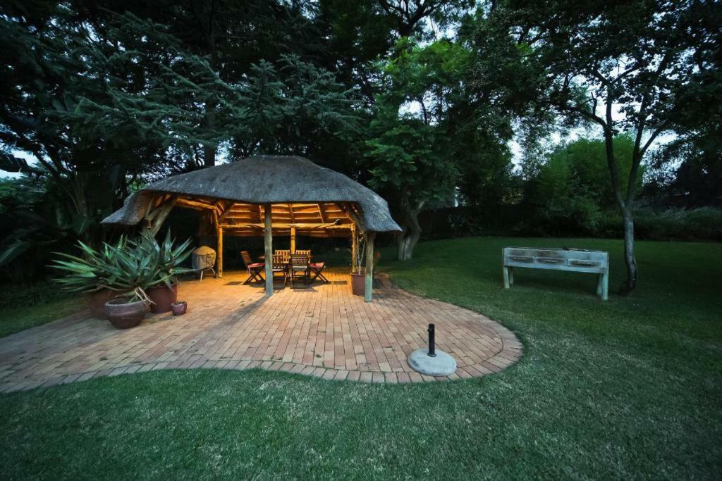 50 On Shepherd Boutique Guest House Sandton Dış mekan fotoğraf